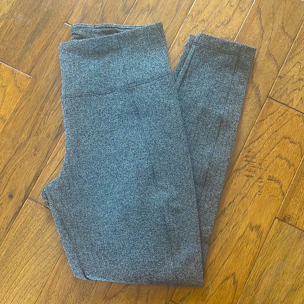 ATHLETA Delancey herringbone tight MEDIUM black and gray